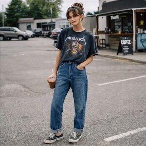 VTG Levi’s Classic Blue Straight Distressed Jeans 24x31